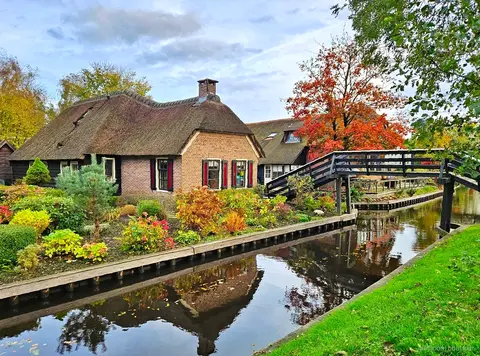 Hotel pickup van for the Giethoorn and Zaanse Schans day trip from Amsterdam