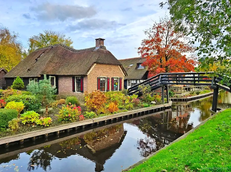 Hotel pickup van for the Giethoorn and Zaanse Schans day trip from Amsterdam