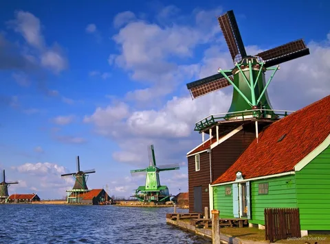 Mulini a vento tradizionali a Zaanse Schans visitati durante il tour combinato con Giethoorn