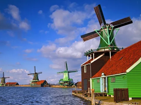 Traditional windmills at Zaanse Schans visited on the Giethoorn combo day tour