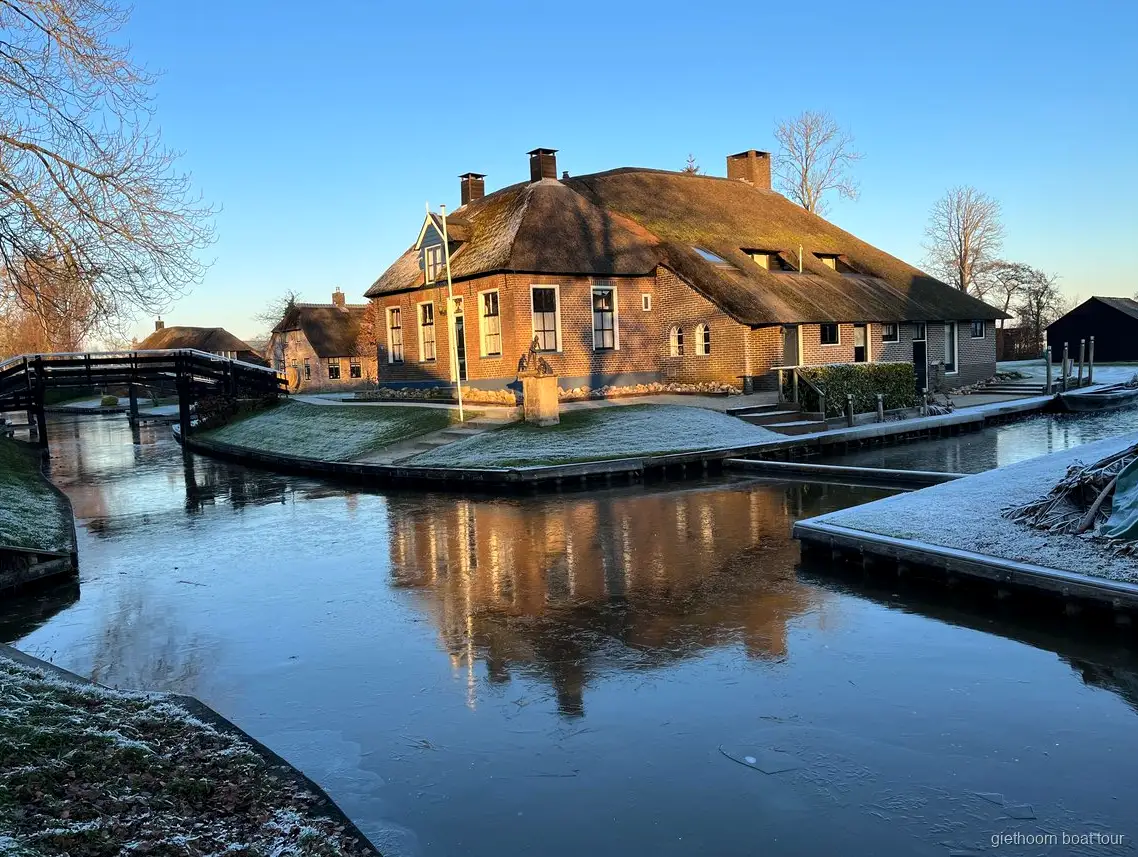Begeleide wandeling door het dorpscentrum van Giethoorn tijdens de kleine-groep tour